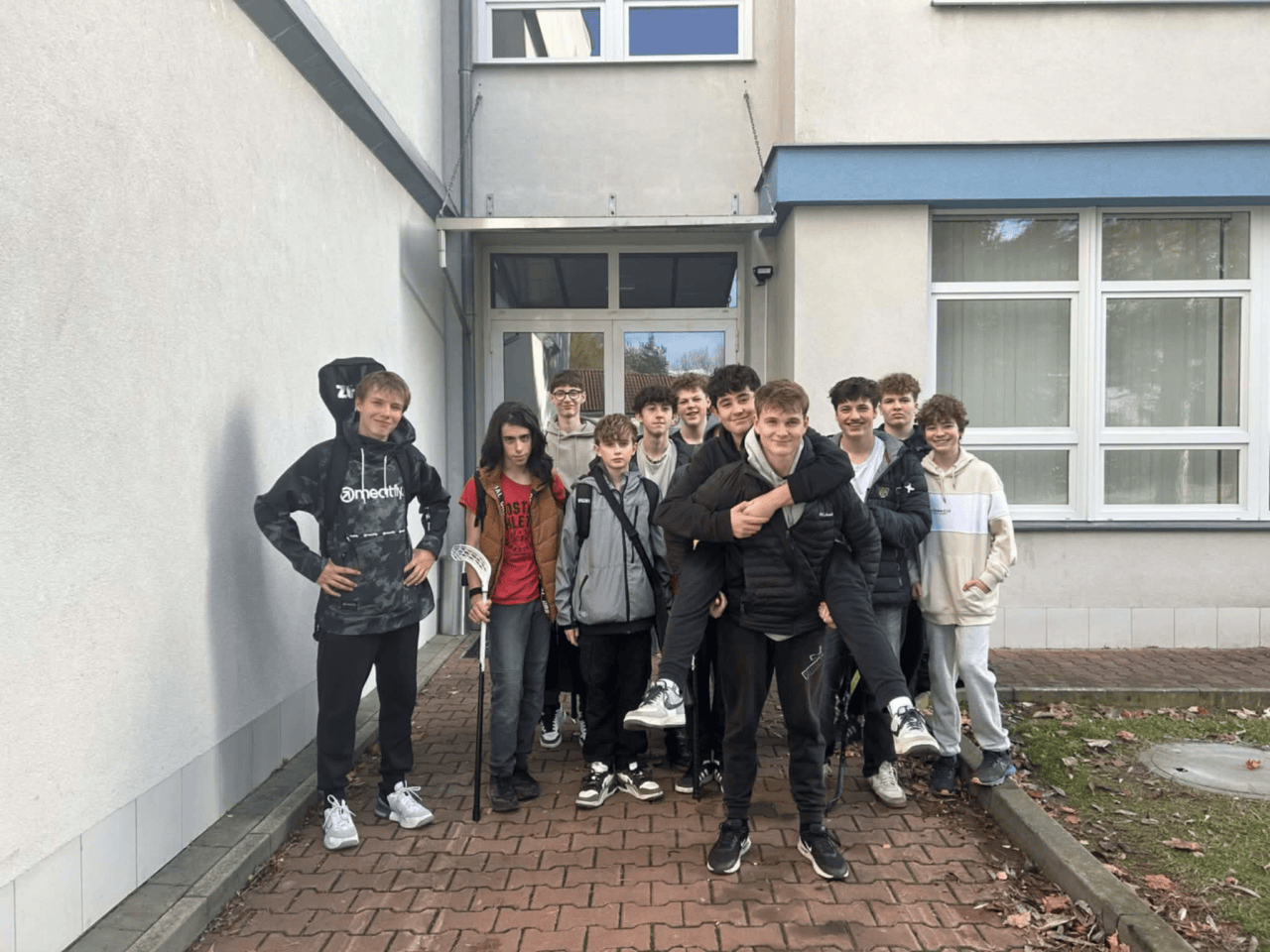 1764654082_1764654080246